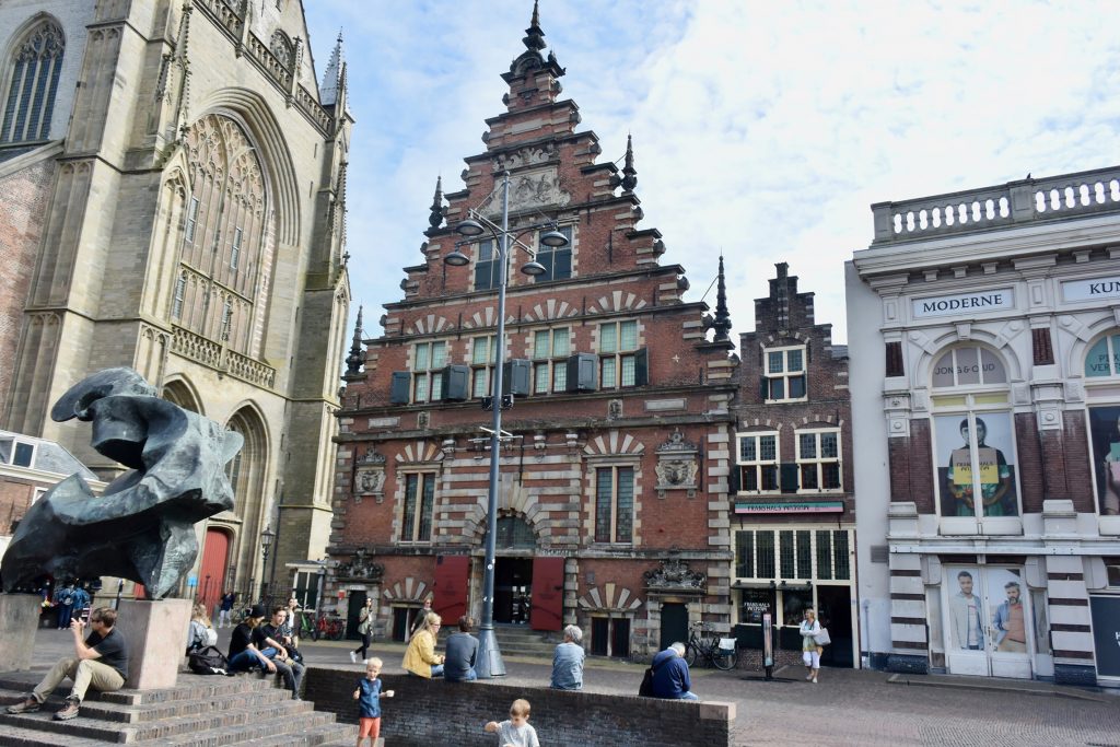 Daneben das Frans Hals Museum Hal (Contemporary Art)