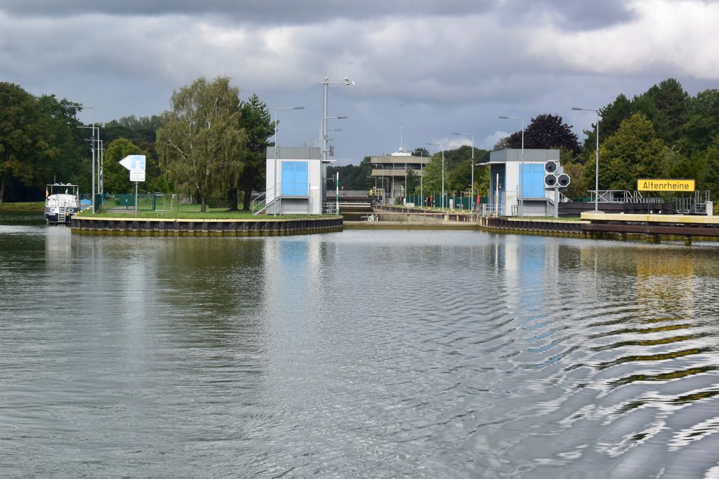 Sonntagmorgen. Abfahrt aus dem Anleger Altenrheine
