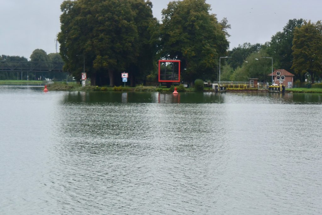 Abbiegen an Nassen Dreieck auf den Mittellandkanal bei Kilometer Null