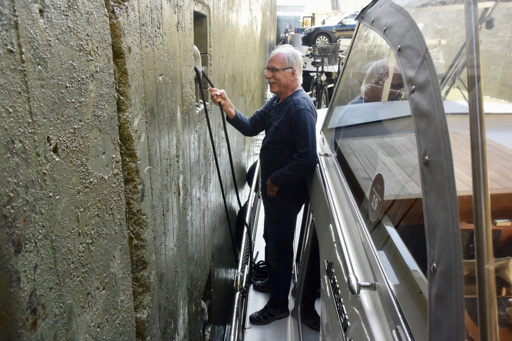 Locker geht es die 14,7 m Hub hinunter