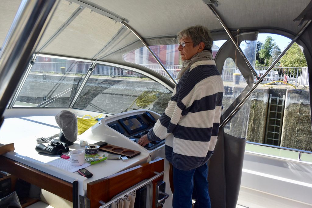 Monika mit den Feinkorrekturen am Steuer