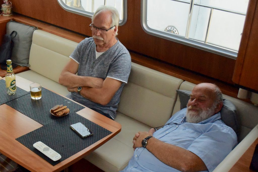 Na, was gucken die Herren? ...