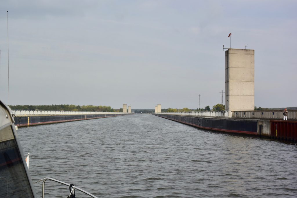 Der Trog über die Elbe ...