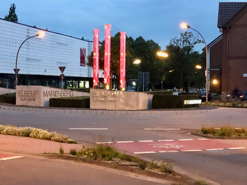 Der kleine Europaplatz von Lingen mit Nennungen der 5 Partnerstädte