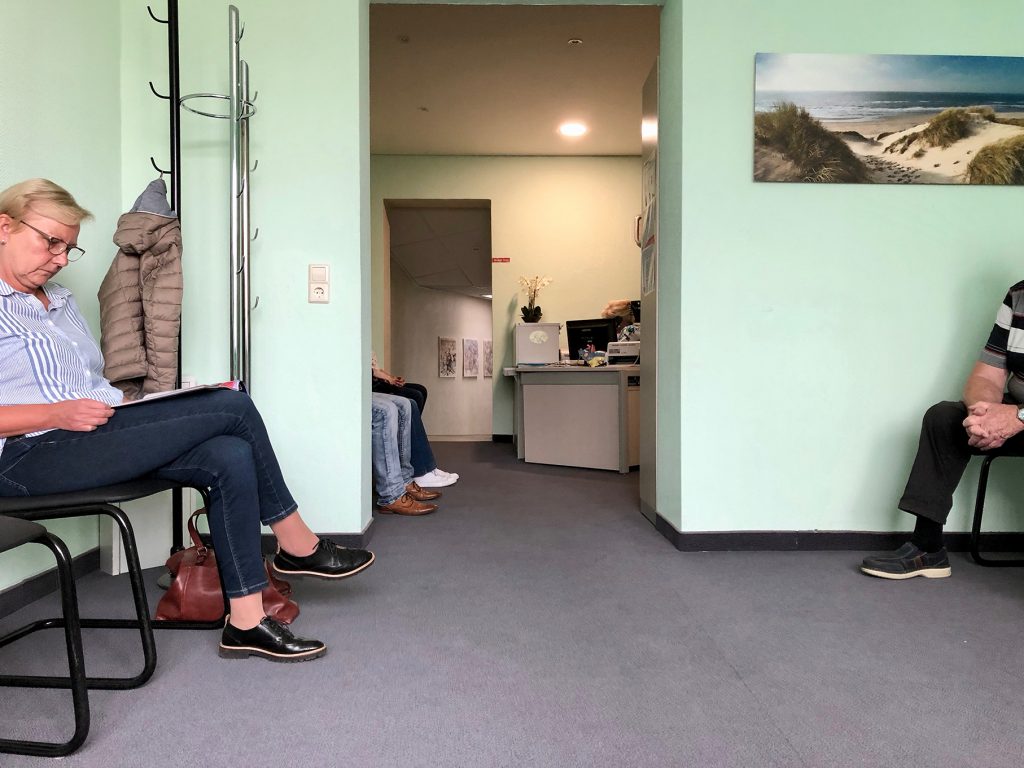 15 Minuten im Wartezimmer, dann bin ich beim HNO dran
