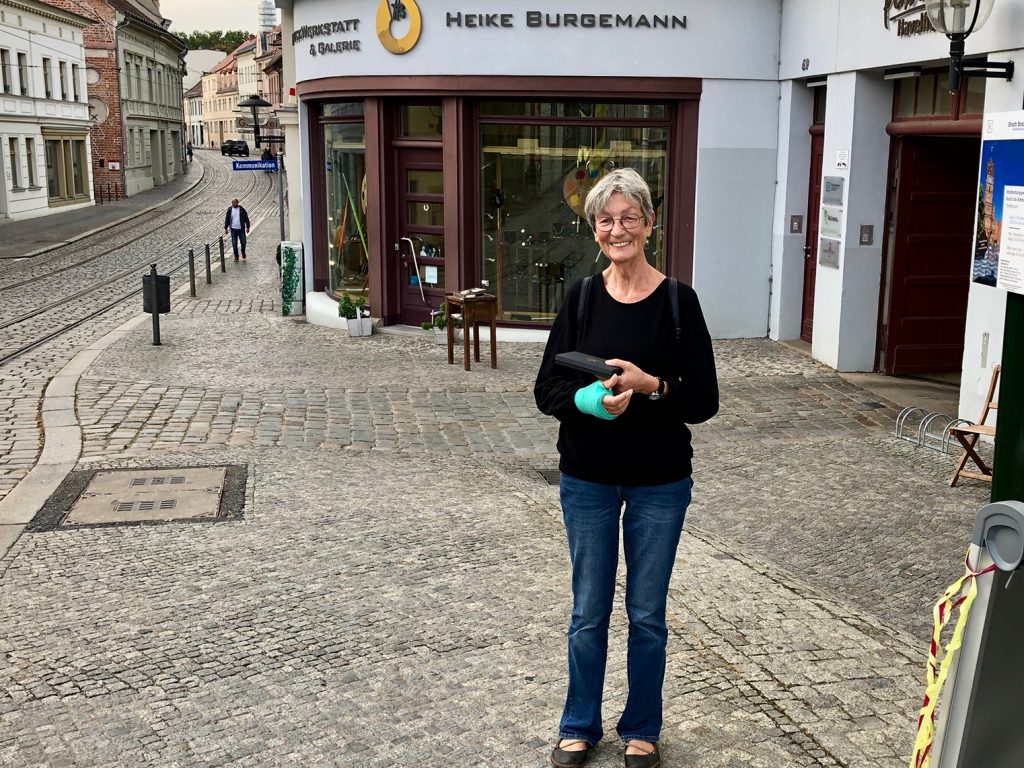 ... in dem etwas Unfall-Schmerzensgeld "versilbert" wird