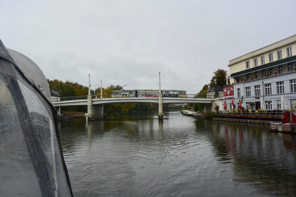Im Regen von der Jahrtausendbrücke ...