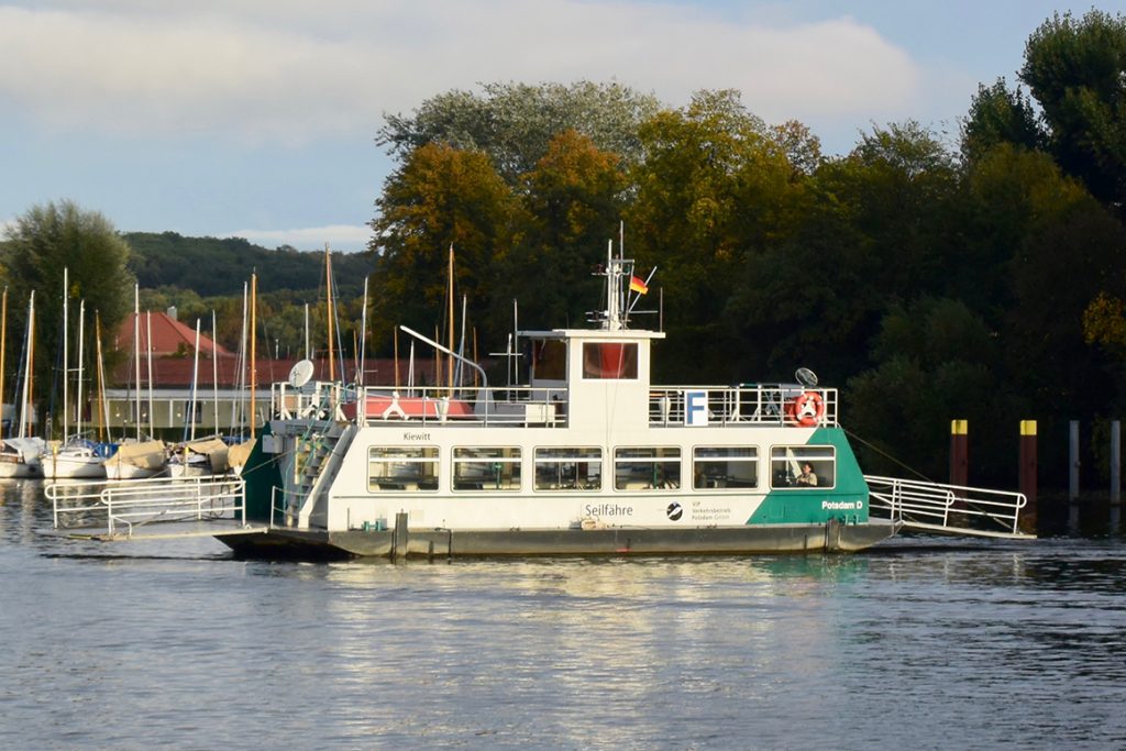 ... mit Fähre nach Potsdam, Zeppelinstraße